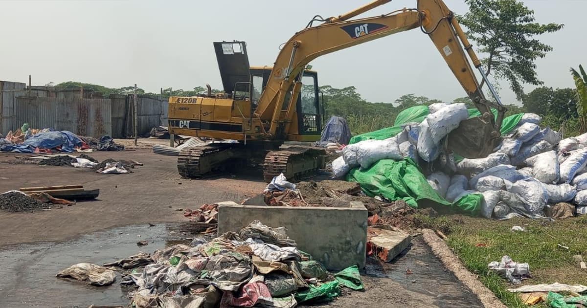 শরীয়তপুরে অবৈধ সিসা কারখানা উচ্ছেদ