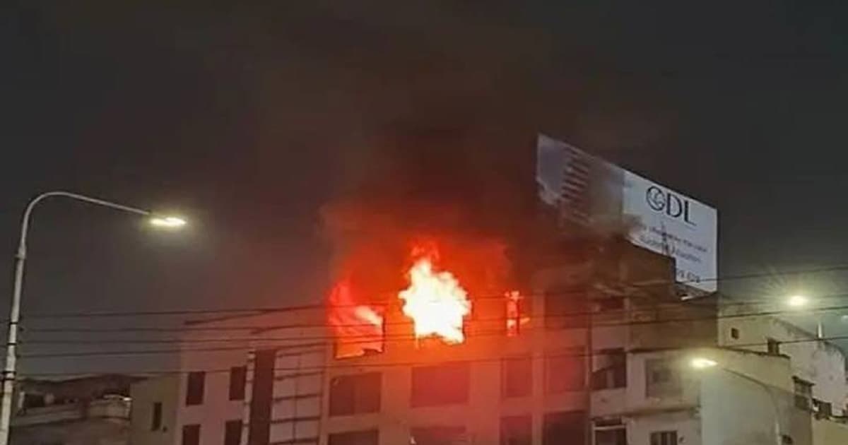 বনানীতে বহুতল ভবনে আগুন