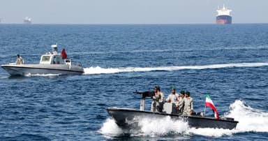 হরমুজ প্রণালিতে ট্যাংকার লক্ষ্য করে গুলি