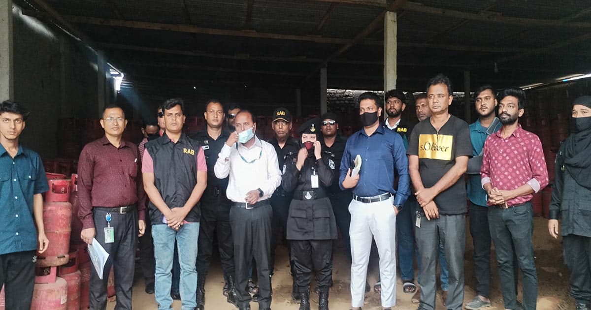 ভালুকায় অতিরিক্ত দামে গ্যাস বিক্রি, জরিমানা