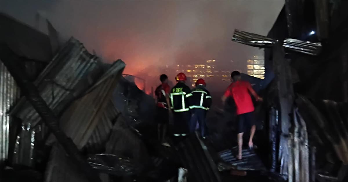 গাজীপুরে বস্তিতে ভয়াবহ আগুন, ৪০টি ঘর ক্ষতিগ্রস্ত