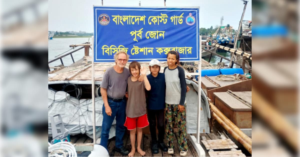 সোনাদিয়ায় কোস্ট গার্ডের অভিযানে বিদেশি পর্যটক উদ্ধার