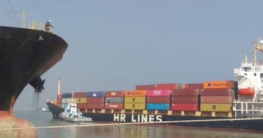 অকটেন-ফার্নেস অয়েল নিয়ে বন্দরে ২ জাহাজ