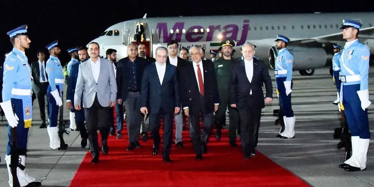 ইসলামাবাদে পৌঁছেছেন ইরানের পররাষ্ট্রমন্ত্রী, চলছে সংলাপের প্রস্তুতি