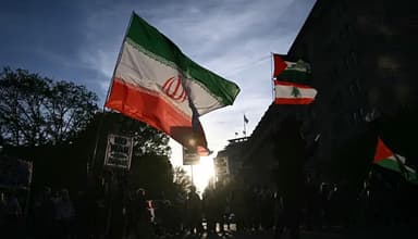 ইসরায়েলি হামলার আশঙ্কায় ইরানি আলোচকদের নিরাপত্তা দিয়ে দেশে পৌঁছে দেন পাকিস্তান