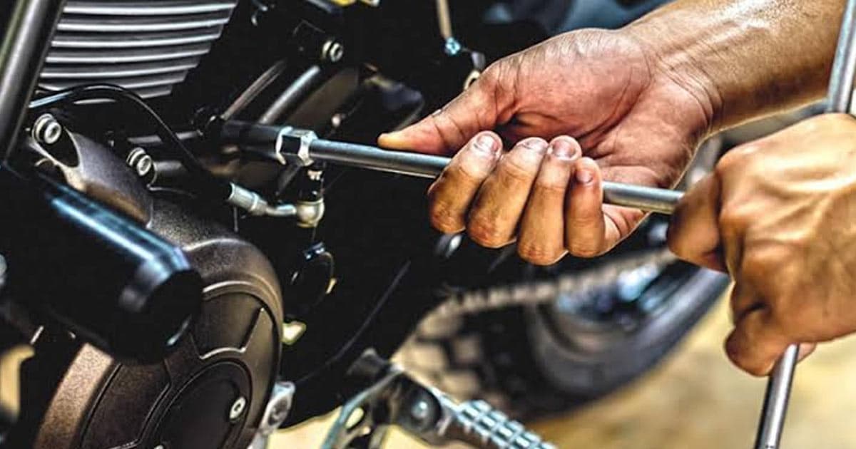 বিপাকে মোটরসাইকেল মেকানিকরা, কমেছে পার্টস বিক্রি