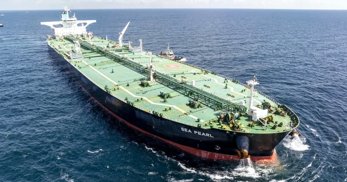 সৌদি আরব থেকে আসছে বড় তেলের চালান