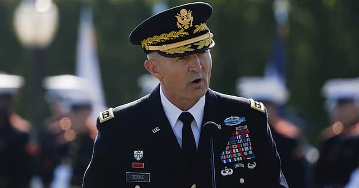 মার্কিন সেনাপ্রধান জেনারেল র‍্যান্ডি জর্জ বরখাস্ত