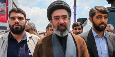 যুক্তরাষ্ট্র-ইসরায়েলকে ‘তিক্ত পরাজয়ের’ হুঁশিয়ারি দিলেন মোজতবা খামেনি