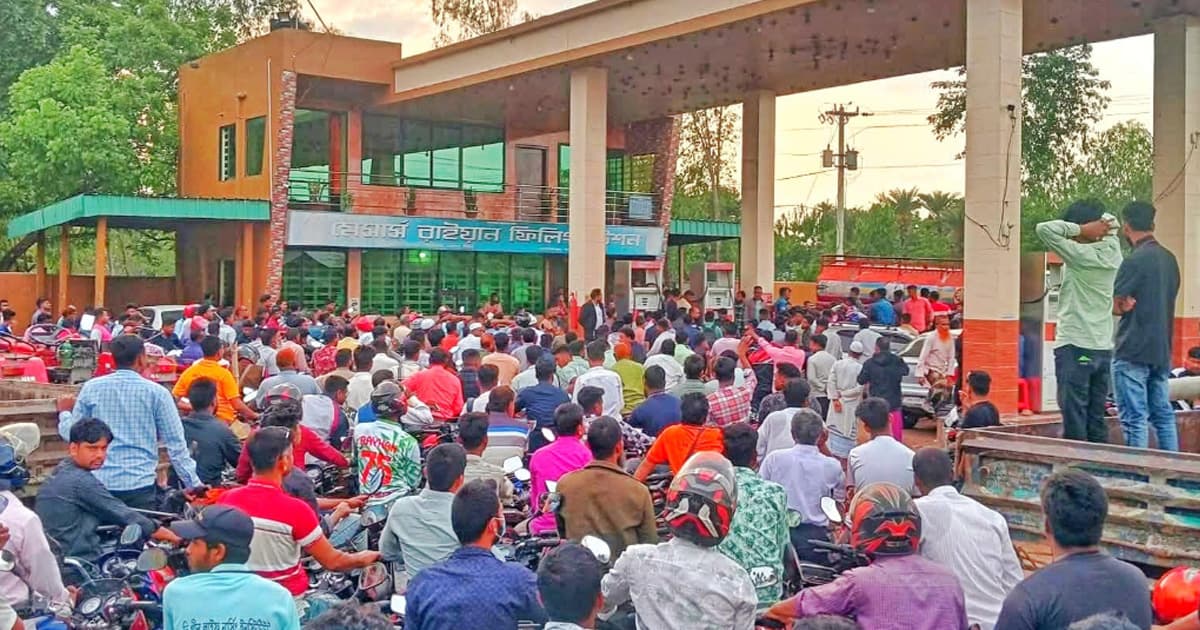 খানসামায় হেলমেট ছাড়া বাহনে জ্বালানি তেল সরবরাহ হবে না