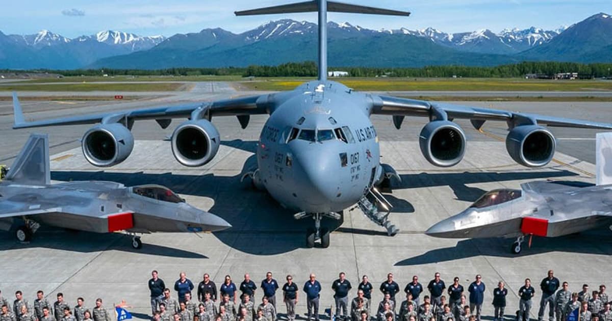 পাকিস্তানে ৪৮ ঘণ্টায় অন্তত ৬ মার্কিন বিমান অবতরণ