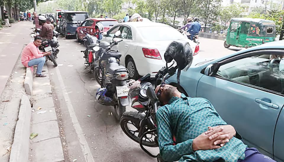 তেলের জ্বালার মাঝে বিদ্যুতের ‘কষ্ট’