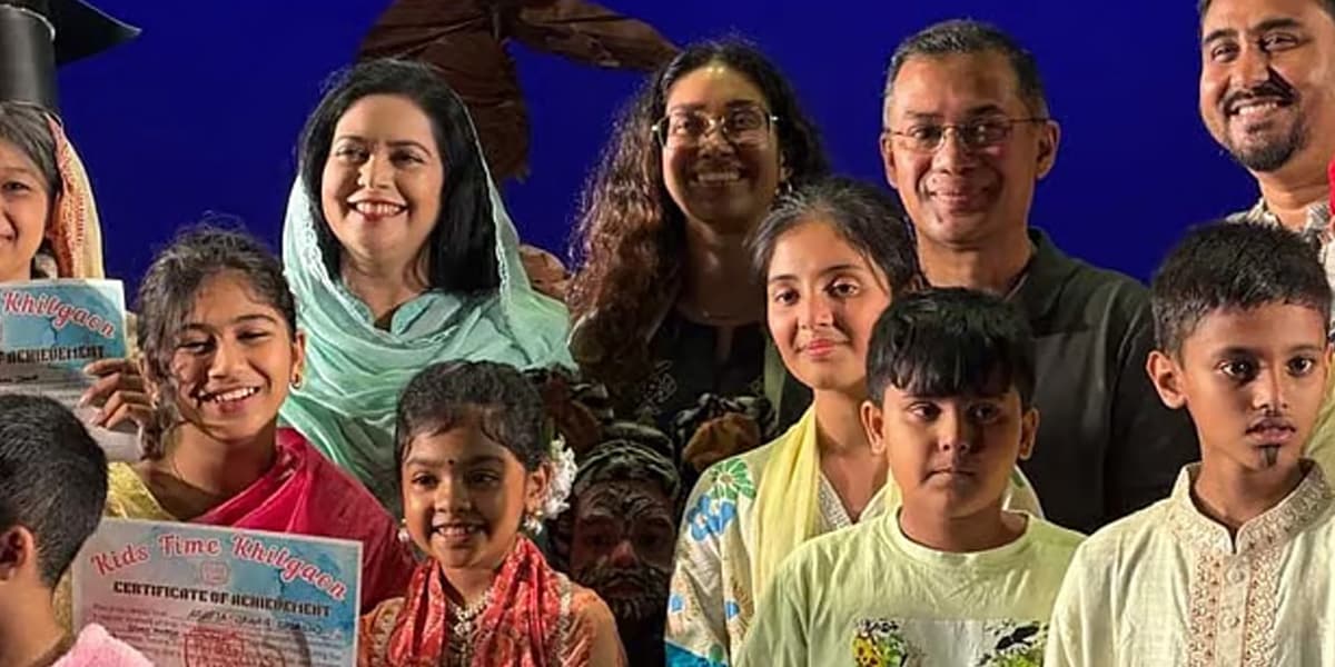 সপরিবার মঞ্চনাটক দেখলেন প্রধানমন্ত্রী