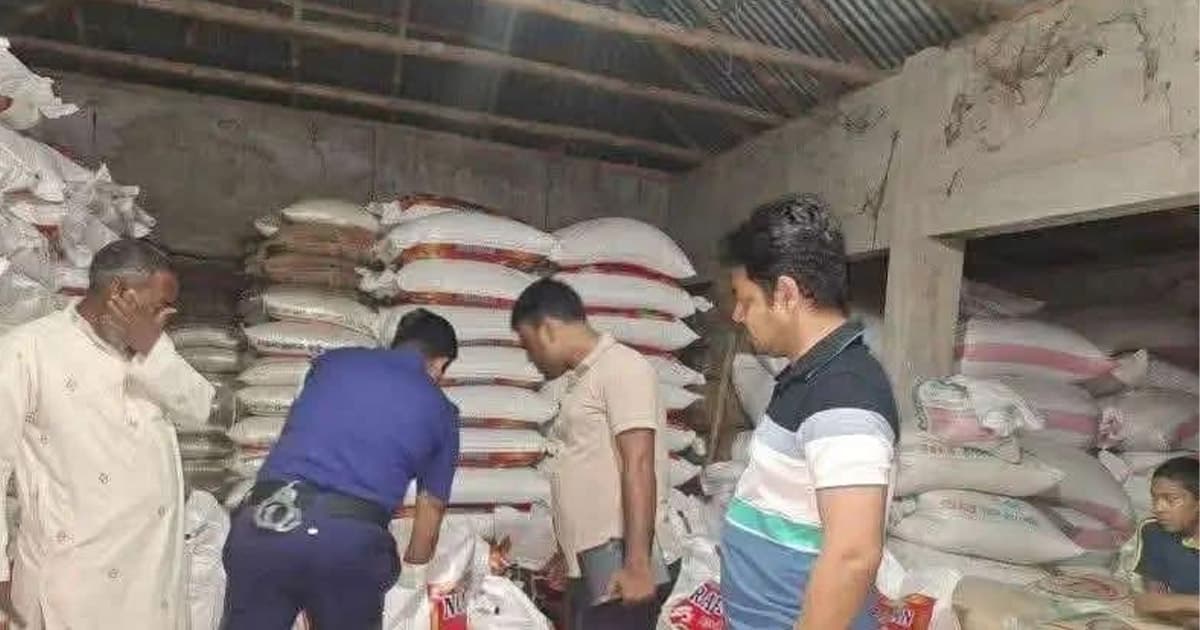 ভিজিডির ৫৩ বস্তা চাল জব্দ, বিএনপির ৪ কর্মী কারাগারে