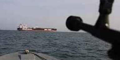 হরমুজ পারি দেওয়ার চেষ্টা করলেই হামলা হবে: আইআরজিসি