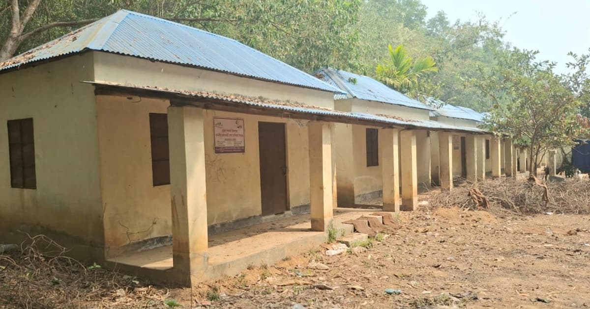 জামালপুরে আশ্রয়ণ প্রকল্পের ঘর ছাড়ছেন বাসিন্দারা