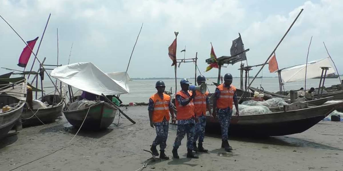 চার সমুদ্রবন্দরে ৩ নম্বর সতর্কতা