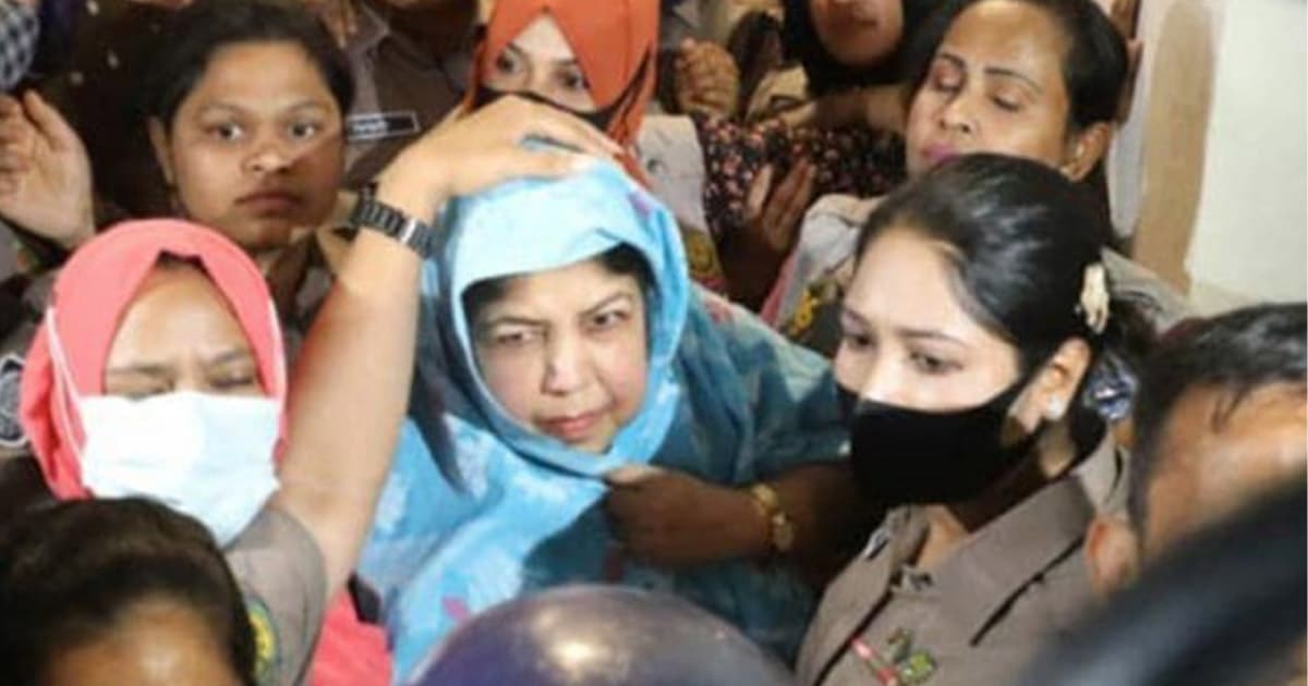 আদালত চত্বরের সিঁড়িতে পড়ে গেলেন সাবেক স্পিকার