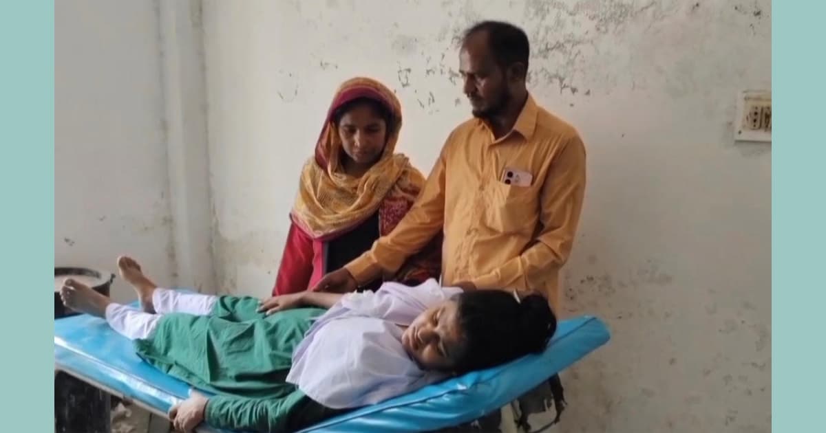 এসএসসি পরীক্ষার্থীর হাত ভেঙে দেওয়ার অভিযোগ