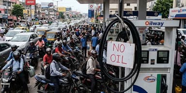 জ্বালানি তেলের দাম মে মাস থেকে বাড়ানোর চিন্তা সরকারের