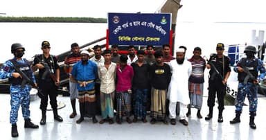 মিয়ানমারে পাচারের চেষ্টা: ৯০০ বস্তা সিমেন্টসহ আটক ১৪