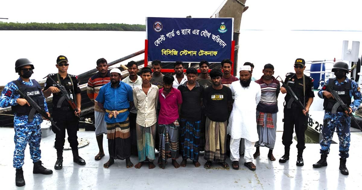 মিয়ানমারে পাচারের চেষ্টা: ৯০০ বস্তা সিমেন্টসহ আটক ১৪