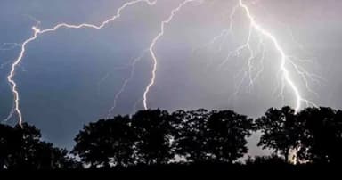 বজ্রপাতে ৪ জেলায় নিহত ৯