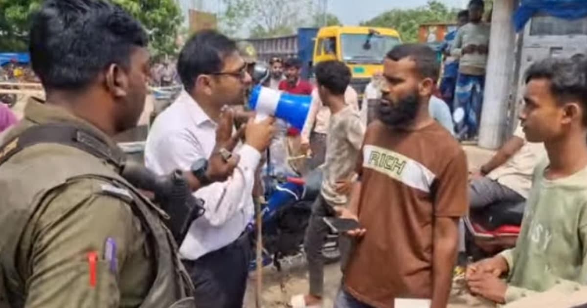 দিনে দুইবার তেল নিতে গিয়ে ধরা