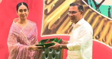 খালেদার জিয়ার স্বাধীনতা পদক নিলেন জাইমা রহমান