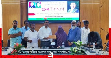 প্রতিবন্ধী, দুস্থ ও অসহায় ব্যক্তিদের মাঝে চেক বিতরণ