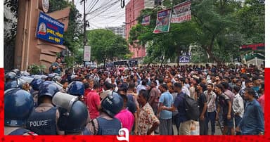 ন্যাশনাল মেডিকেলের সামনে ছাত্রদল-শিবিরের উত্তেজনা