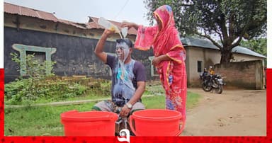 দুধ দিয়ে গোসল করে রাজনীতি ছাড়লেন যুবদল নেতা
