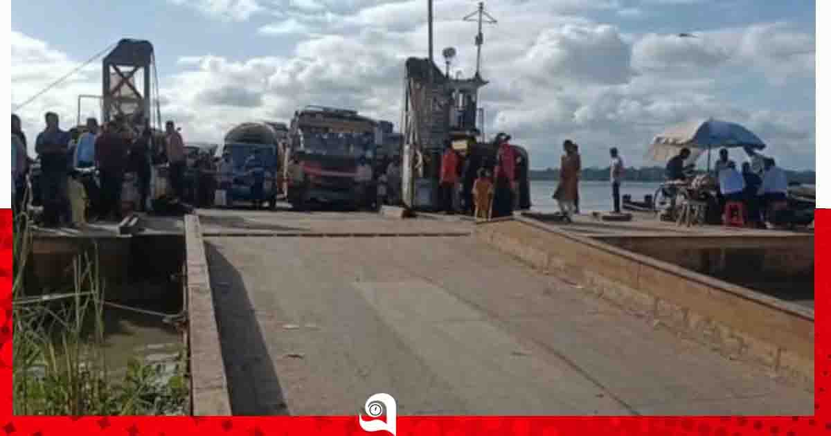 রাতে ফেরি বন্ধে হিজলা-মুলাদী ও কাজিরহাটের লক্ষাধিক মানুষ জিম্মি
