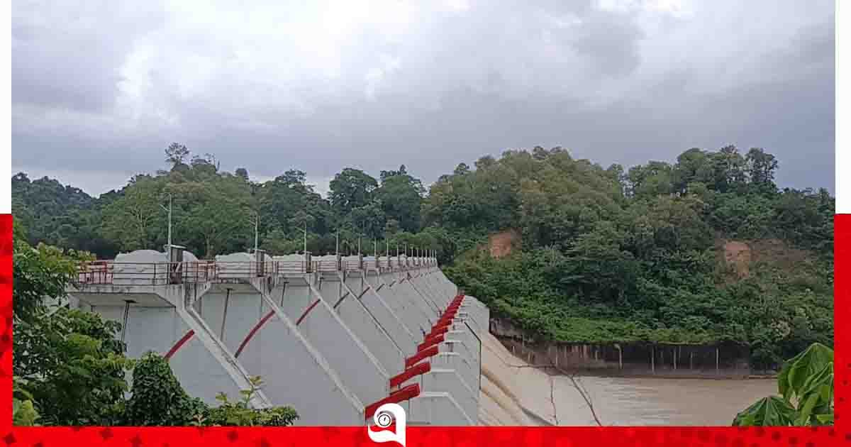 উজানের ঢলে উপচে পড়ছে কাপ্তাই হ্রদ, খোলা হলো ১৬ কপাট