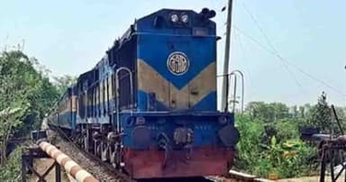 নাচোলে ট্রেনের ধাক্কায় যুবক নিহত