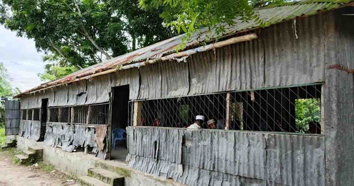 ঝুঁকির মুখে বি বি মাদ্রাসা, নতুন ভবনের অপেক্ষায় কোমলমতি শিক্ষার্থীরা