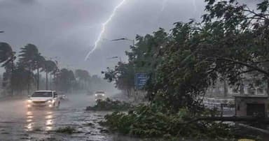 ভারতে বজ্রপাতে ১৪ জনের মৃত্যু, ভারী বৃষ্টিতে বাড়ছে বন্যা-ভূমিধস