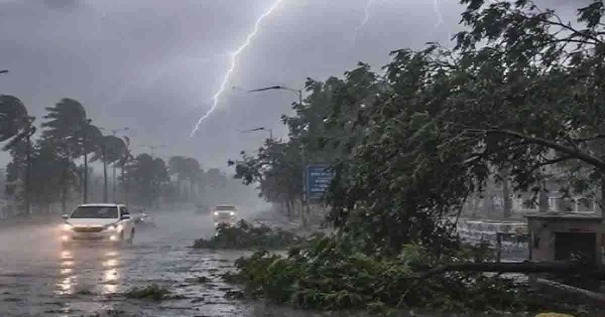 ভারতে বজ্রপাতে ১৪ জনের মৃত্যু, ভারী বৃষ্টিতে বাড়ছে বন্যা-ভূমিধস