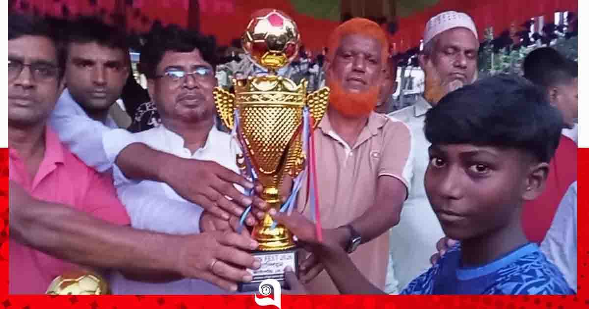 ঈশ্বরদীতে উৎসবমুখর পরিবেশে ফুটবল টুর্নামেন্ট অনুষ্ঠিত