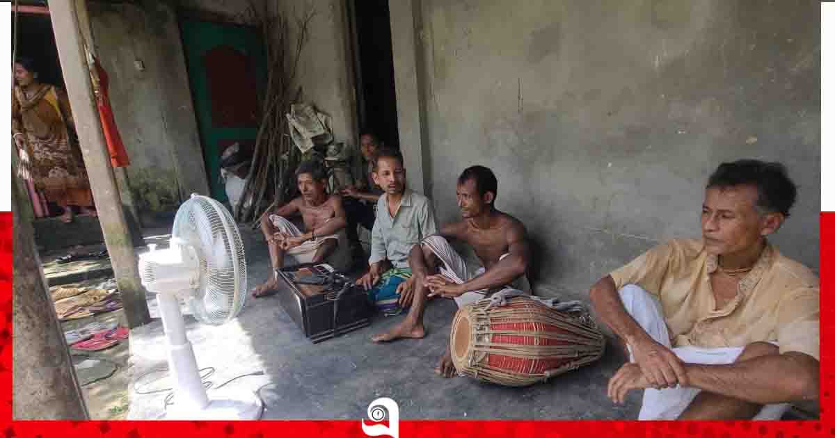 দাফনের জায়গা নিয়ে বিরোধ, উঠানেই শেষ ঠিকানা