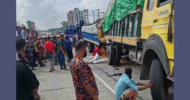 বগুড়ায় দাঁড়িয়ে থাকা ট্রাকে আরেক ট্রাকের ধাক্কা, নিহত ২