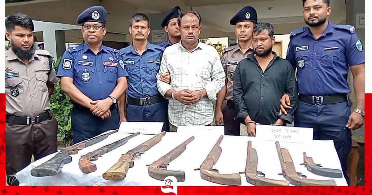 মহেশখালীতে ৮ দেশীয় অস্ত্রসহ আটক ২