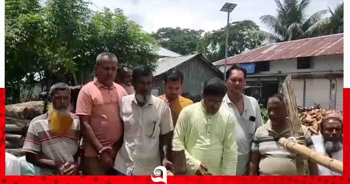 বরগুনায় ফিতা কেটে বিএনপি নেতার সাঁকো উদ্বোধন