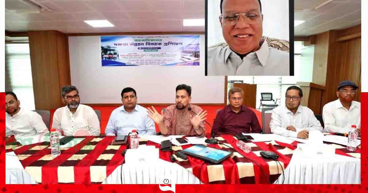 গঠনমূলক সমালোচনার অধিকার সাংবাদিকদের রয়েছে: আতিকুর