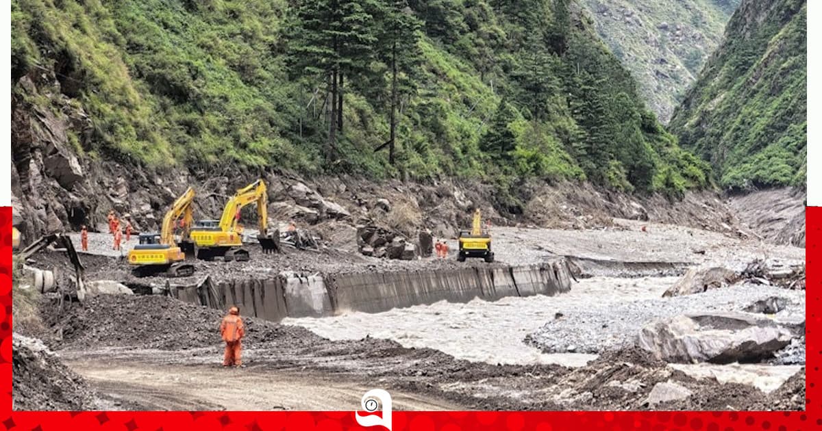 কয়েক মিনিটেই হারিয়ে গেল আমার গ্রাম