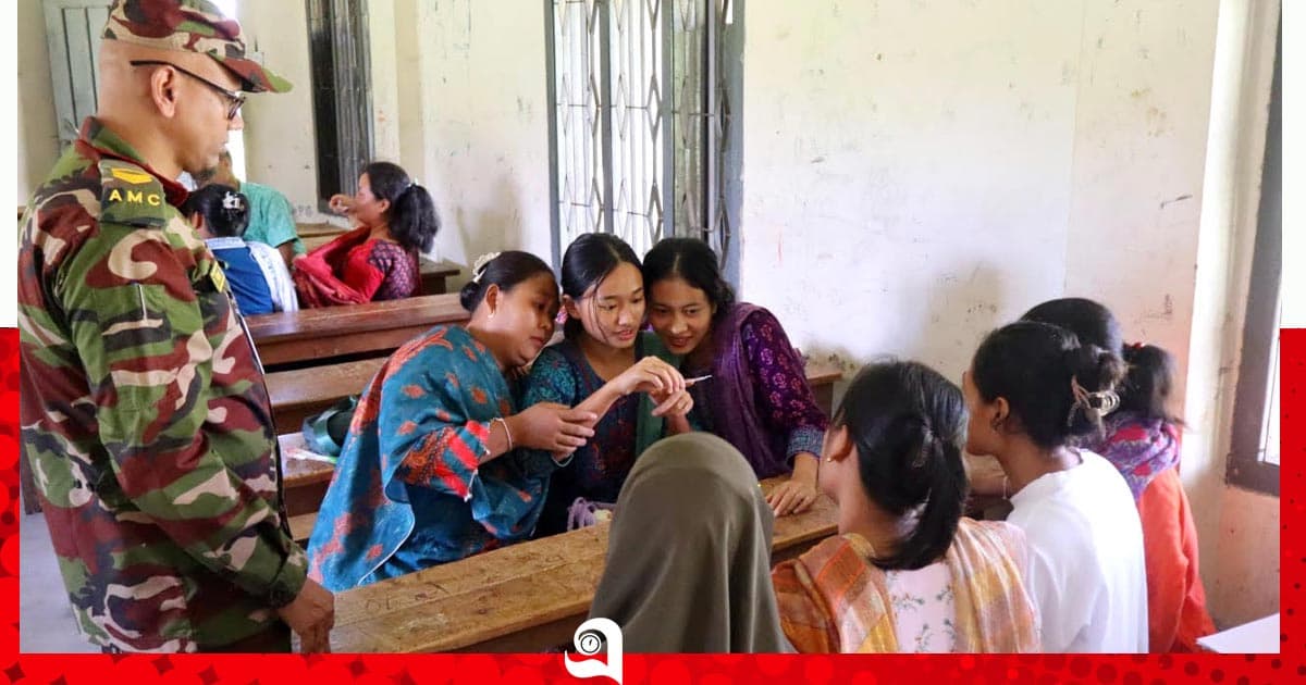 প্রাথমিক চিকিৎসায় স্থানীয়দের দক্ষ করছে দীঘিনালা জোন
