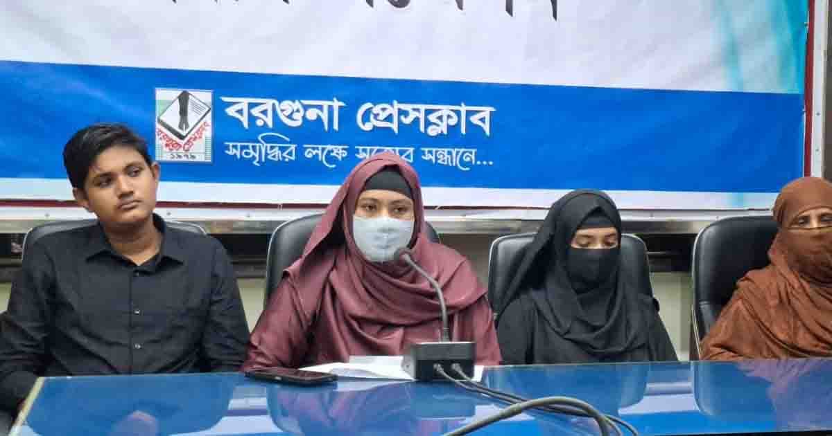 বরগুনায় দুই সন্তানকে নিয়ে বাঁচার আকুতি মিতু শারমিনের