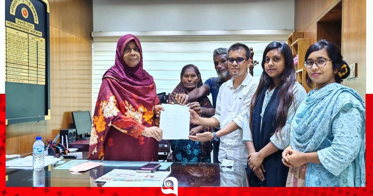 পুনর্বাসন ছাড়া বস্তি উচ্ছেদ বন্ধের দাবিতে স্মারকলিপি