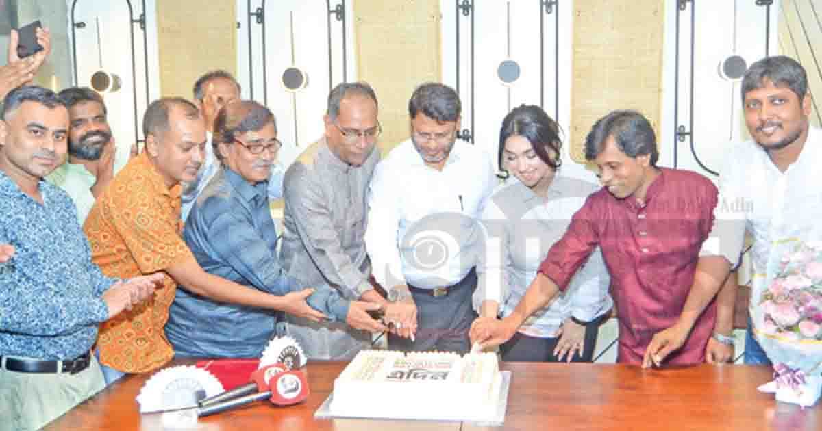 বর্ণাঢ্য আয়োজনে দৈনিক এদিনের ‘ছয় মাস’ উদযাপন