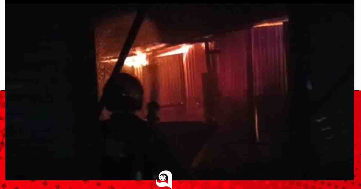 শ্রীনগরে অগ্নিকাণ্ডে ৩ দোকান পুড়ে ছাই